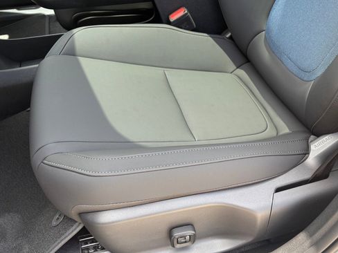 New 2025 Volvo EX30 Plus w/ Protection Package Premier image 17