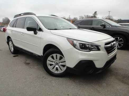 Used 2019 Subaru Outback 2.5i AWD/4WD image 3