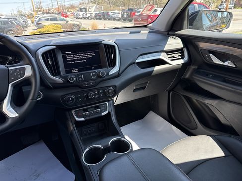 Used 2024 GMC Terrain SLT AWD/4WD image 32