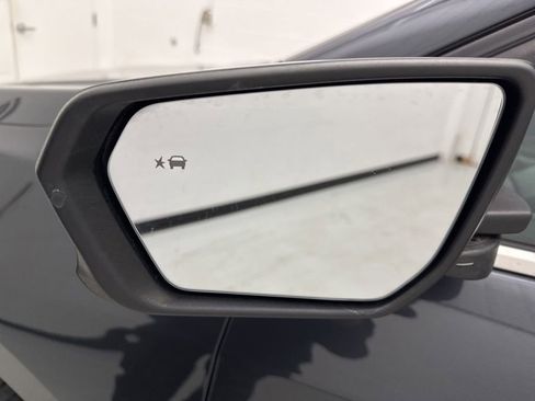 Used 2022 Chevrolet Equinox LT w/ Driver Convenience Package image 12