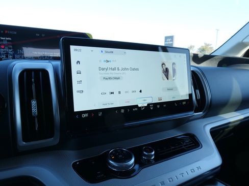 New 2025 Ford Expedition Active image 27