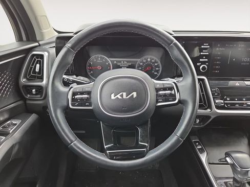 Used 2023 Kia Sorento AWD image 12