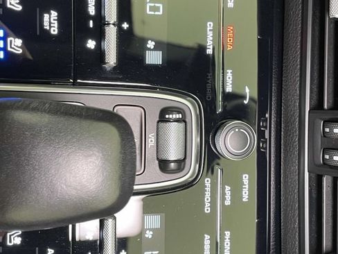 Certified 2023 Porsche Cayenne S Platinum AWD/4WD image 33