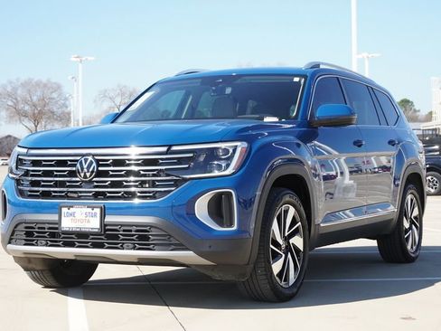 Used 2025 Volkswagen Atlas SEL image 4