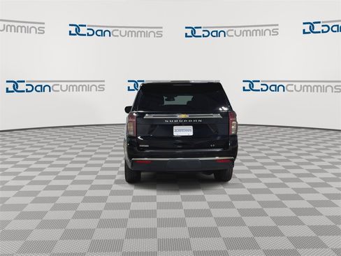 Used 2024 Chevrolet Suburban LT image 7