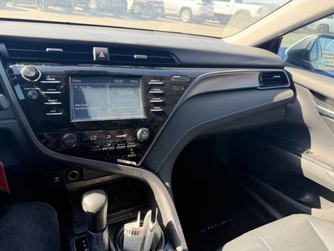 Used 2019 Toyota Camry SE w/ Carpet Mat Package FWD image 10