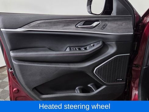 Used 2023 Jeep Grand Cherokee Limited w/ Black Appearance Package image 14