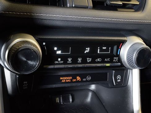 Used 2022 Toyota RAV4 LE AWD/4WD image 23