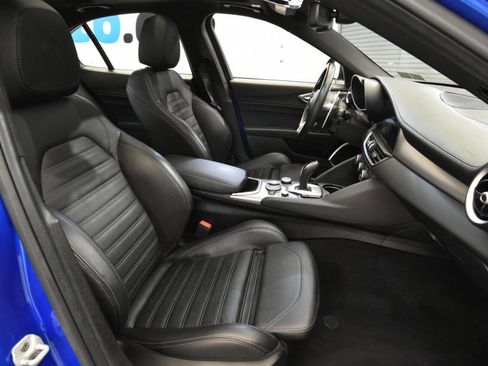 Used 2023 Alfa Romeo Giulia Veloce image 14