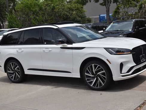 New 2026 Lincoln Aviator Black Label w/ Jet Appearance Package AWD/4WD image 4