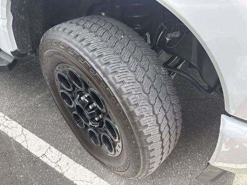 Used 2025 Ford F250 XLT w/ Black Appearance Package image 3