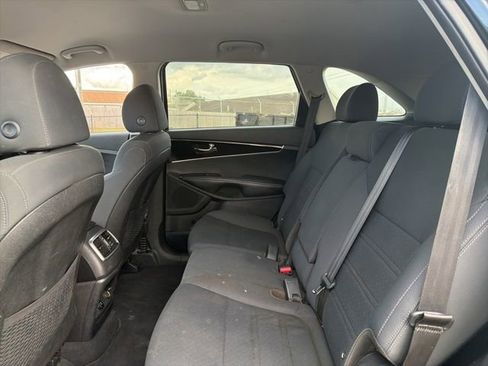 Used 2019 Kia Sorento FWD image 11