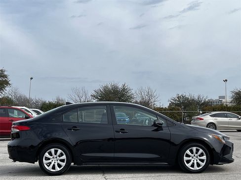 Used 2024 Toyota Corolla LE image 3