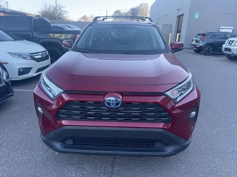 Used 2020 Toyota RAV4 XLE image 3