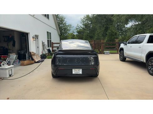 Used 2026 Tesla Model Y 2WD image 12