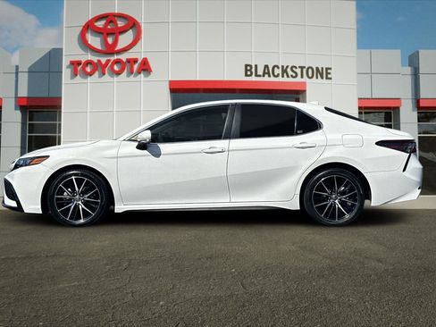 Used 2023 Toyota Camry SE w/ Blackout Package (TMS) image 6