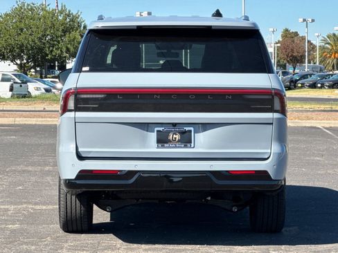 Used 2025 Lincoln Navigator L Reserve AWD/4WD image 5