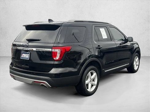 Used 2017 Ford Explorer XLT w/ Equipment Group 202A image 5