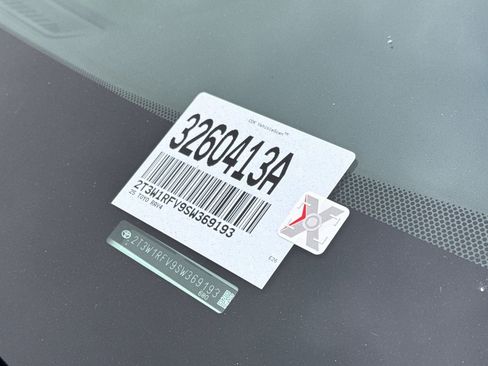 Used 2025 Toyota RAV4 XLE FWD image 28