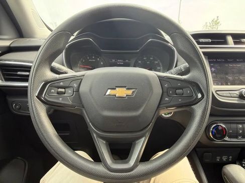 Used 2023 Chevrolet TrailBlazer LT FWD image 36