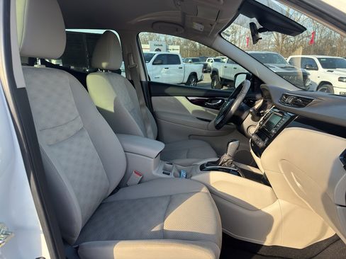 Used 2022 Nissan Rogue Sport SV image 16