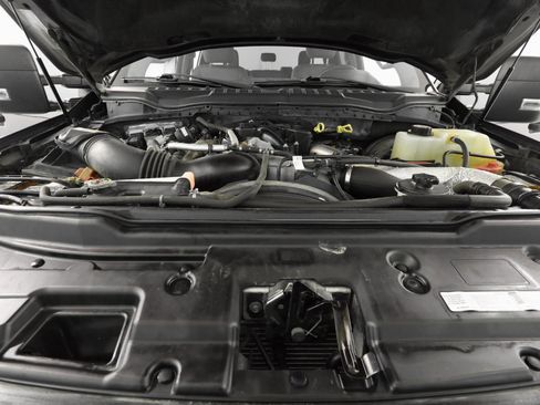 Used 2017 Ford F250 XLT w/ Snow Plow Prep Package image 33