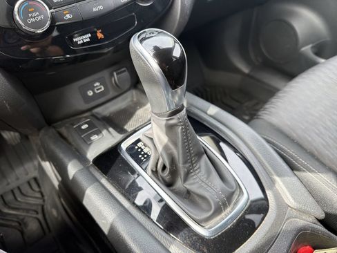 Used 2020 Nissan Rogue SV w/ Premium Package AWD/4WD image 22