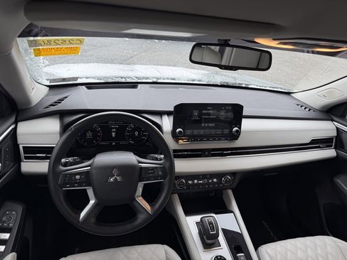 Used 2024 Mitsubishi Outlander SEL image 13