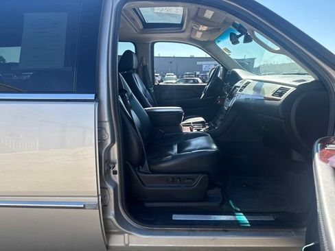Used 2008 Cadillac Escalade ESV AWD image 20