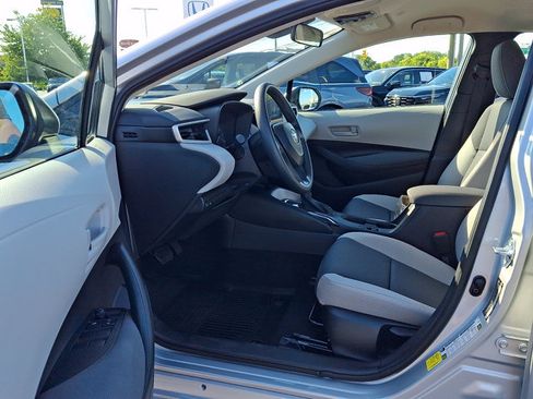 Used 2025 Toyota Corolla LE w/ LE Premium Package FWD image 13