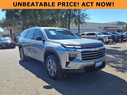 Certified 2025 Chevrolet Traverse LT w/ Driver Confidence Package