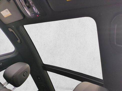 Used 2025 Mercedes-Benz GLS 450 4MATIC image 16