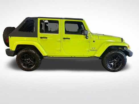 Used 2017 Jeep Wrangler Unlimited Sahara AWD/4WD image 7