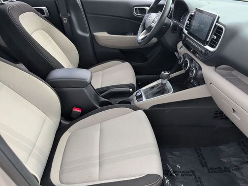 Used 2025 Hyundai Venue SEL FWD image 30