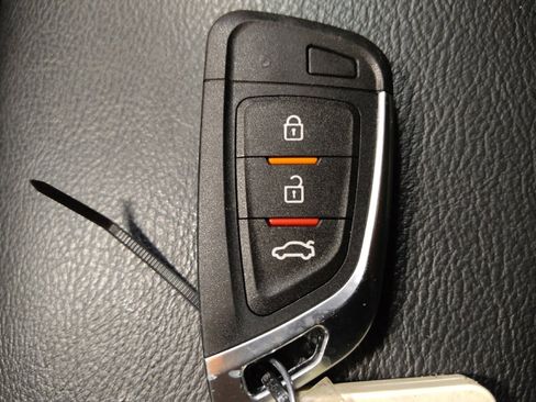 Used 2018 Jeep Compass Latitude w/ Popular Equipment Group FWD image 32