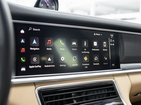 Certified 2023 Porsche Panamera 4 Platinum Edition image 25