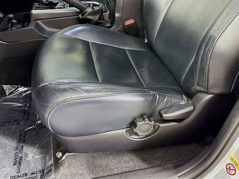 Used 2018 Toyota Tacoma SR5 AWD/4WD image 20