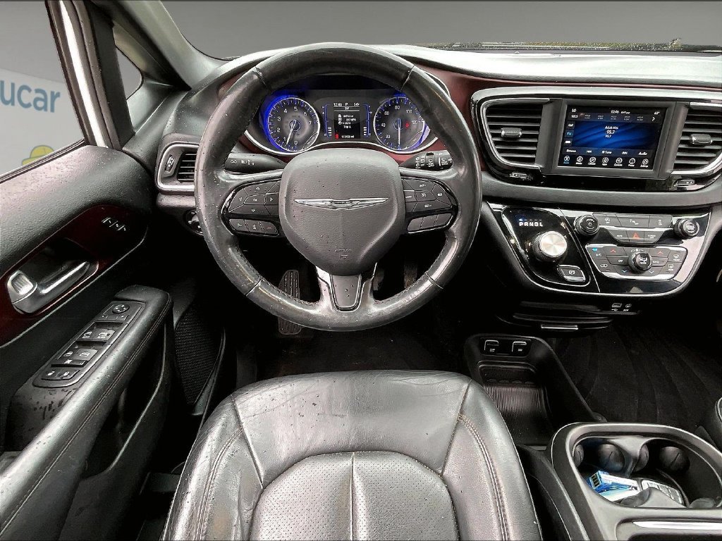 Used 2020 Chrysler Pacifica Touring-L FWD image 17