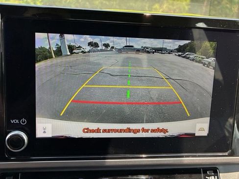 Used 2025 Toyota Camry SE FWD image 17