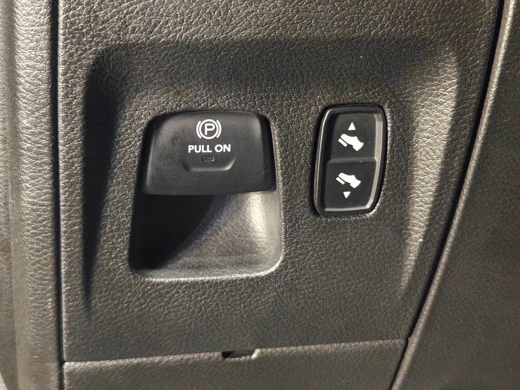 Used 2019 RAM 1500 Big Horn AWD/4WD image 12