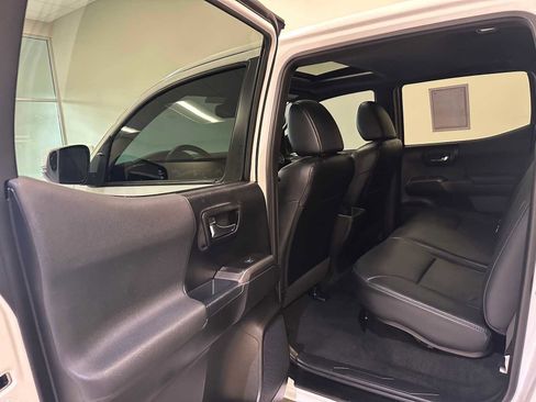 Certified 2021 Toyota Tacoma TRD Off-Road w/ TRD Premium Off Road Package AWD/4WD image 24