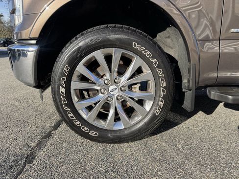 Used 2015 Ford F150 Lariat w/ Equipment Group 502A Luxury image 4