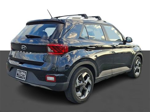 Used 2023 Hyundai Venue SEL image 7