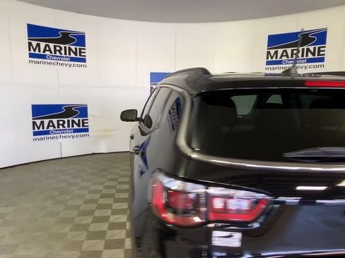 Used 2022 Jeep Compass Latitude AWD/4WD image 9