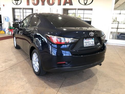 Used 2017 Toyota Yaris iA image 9