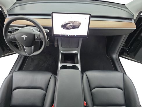 Used 2022 Tesla Model Y Long Range image 9