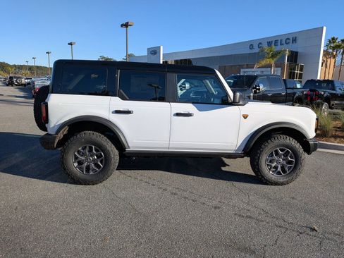 New 2025 Ford Bronco Badlands image 4
