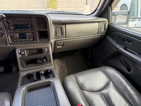 Used 2007 Chevrolet Silverado 2500 LT w/ Heavy-Duty Power Package image 37