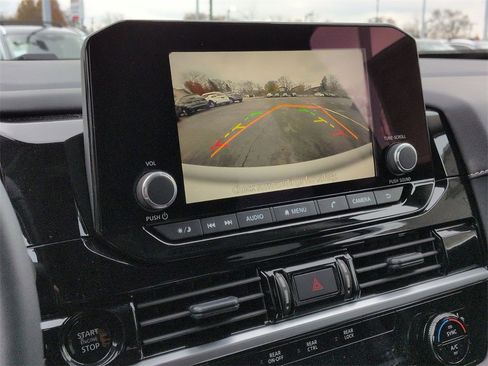 New 2025 Nissan Pathfinder SV image 13