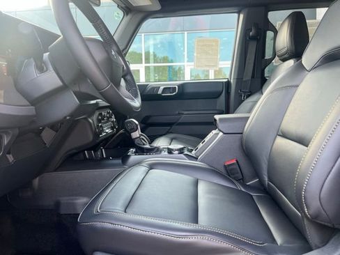New 2025 Ford Bronco Badlands image 4